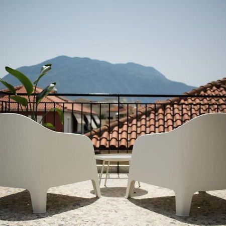Onos - 2 Bedroom 2 Bathroom Penthouse With Terrace In Old Town Καλαμάτα Εξωτερικό φωτογραφία
