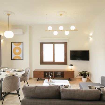 Onos - 2 Bedroom 2 Bathroom Penthouse With Terrace In Old Town Καλαμάτα Εξωτερικό φωτογραφία