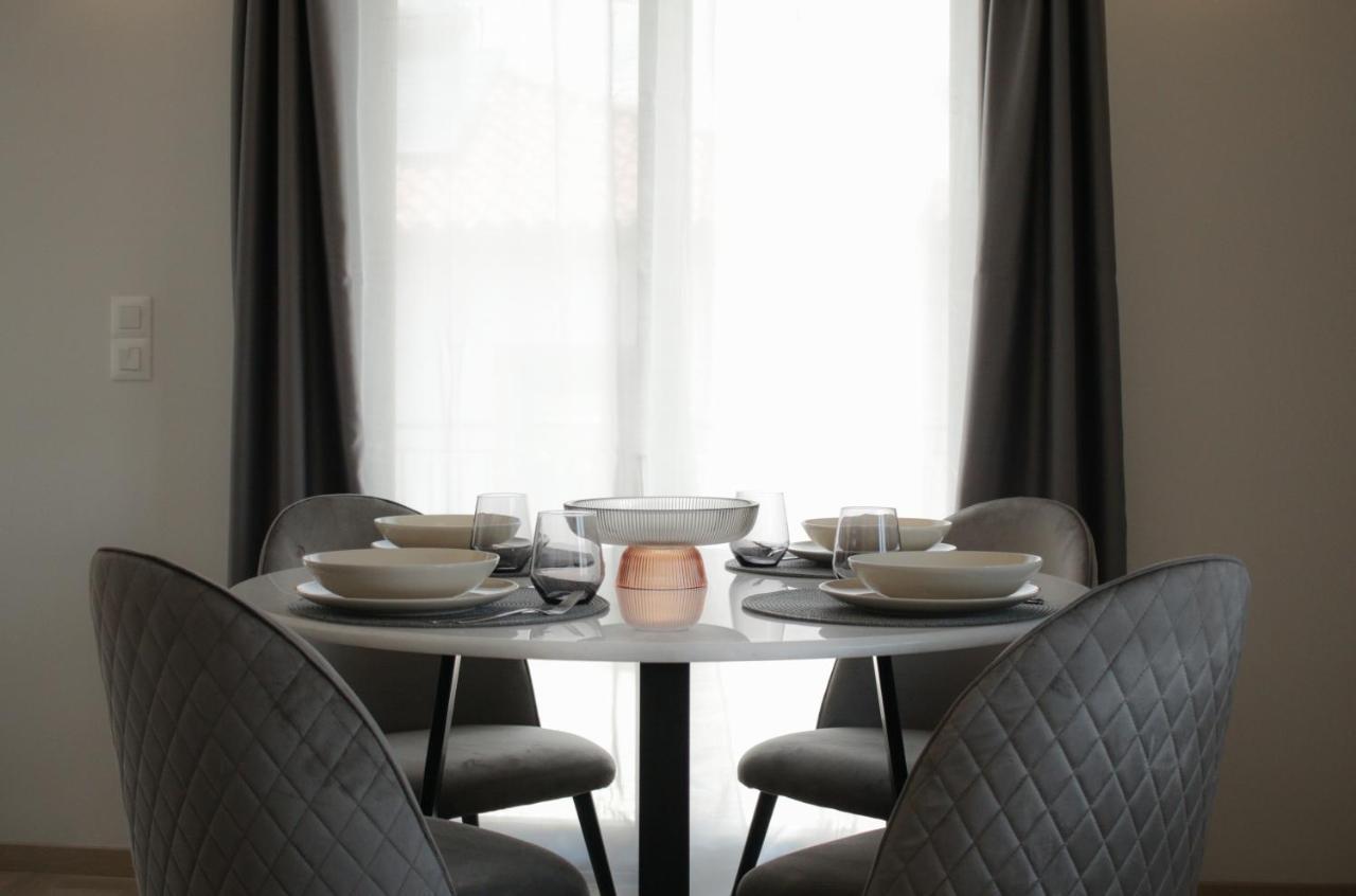 Onos - 2 Bedroom 2 Bathroom Penthouse With Terrace In Old Town Καλαμάτα Εξωτερικό φωτογραφία